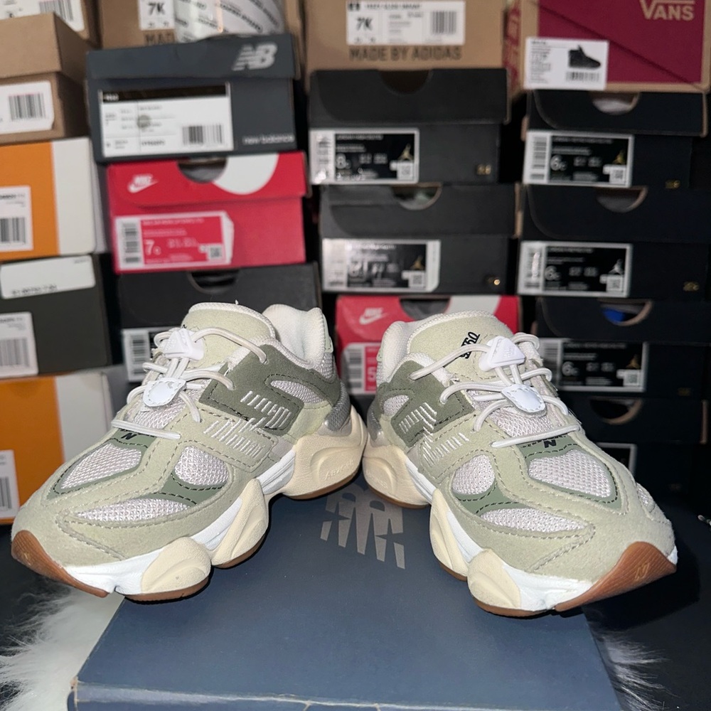 Vans Kids Sneakers in Light Green, White & Brown